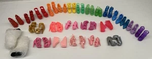 Scarpe Barbie 25 Paia Multicolore Tacchi Sneakers Stivali Pelliccia Piattaforme - Foto 1 di 9