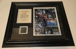 Piloto de Nascar Tony Stewart #20 Montado Recuerdos 2007 Enmarcado Foto con Pieza de Neumático - Imagen 1 de 8