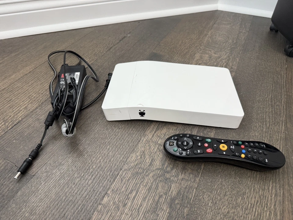 TiVo PERNO 500 GB OTA con servicio de por vida - TCD849500 - Ver descripción  Foto 1 de 2
