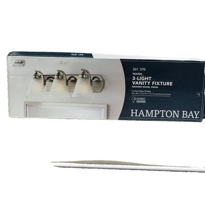 Tavish 24 pulgadas. Tocador clásico de níquel cepillado de 3 luces con pantalla de vidrio esmerilado Foto 1 de 4