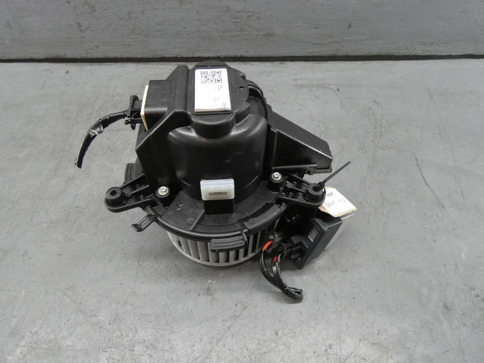 Peugeot Expert Heater Blower Motor & Resistor 1.5HDI 2021 - DENSO - Image 1 of 4