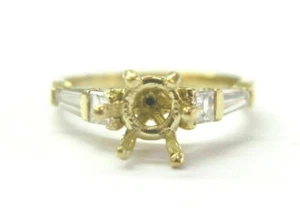 Anello semimontato diamantato taglio baguette e asscher (al centro si adatta a un tondo 5 mm) .40 ct - Foto 1 di 5
