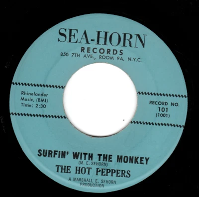 Hot Peppers SURFIN' WITH THE MONKEY (ROCK 45) #101 PLAYS VG+ TO VG++ Foto 1 de 4