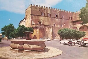 Cartolina - Pitigliano - Piazza della Repubblica e Castello Orsini - 1970 ca. - Foto 1 di 1