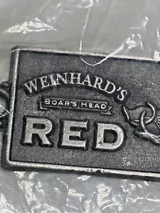 Portachiavi vintage testa di cinghiale birra rossa testa di cinghiale Weinhard metallo NUOVO 1,5" - Foto 1 di 5