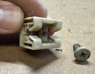 1991-93 Toyota MR2 SW20 задний фонарь крепление пластиковый вкладка фары - Изображение 1 из 4