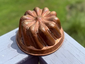 Vintage 3 1/2 Cup Copper Fluted Iridescent Jello Cake Mold Lined Decor Hanger - Picture 1 of 7