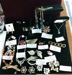 LOTE DE CAJONES DE CHATARRA DE JOYERÍA antiguos firmados de alta gama para damas a partir de 99 centavos - Imagen 1 de 16