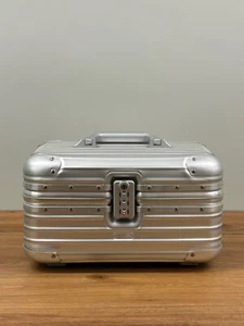 Rimowa Topas Beauty Case Vanity Kit - Alluminio (pre LVMH!) 25-4 come nuovo - Foto 1 di 12