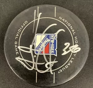 Henrik Lundqvist Firmato Puck NY Rangers Hockey Game Puck Autografo GQ JSA - Foto 1 di 3