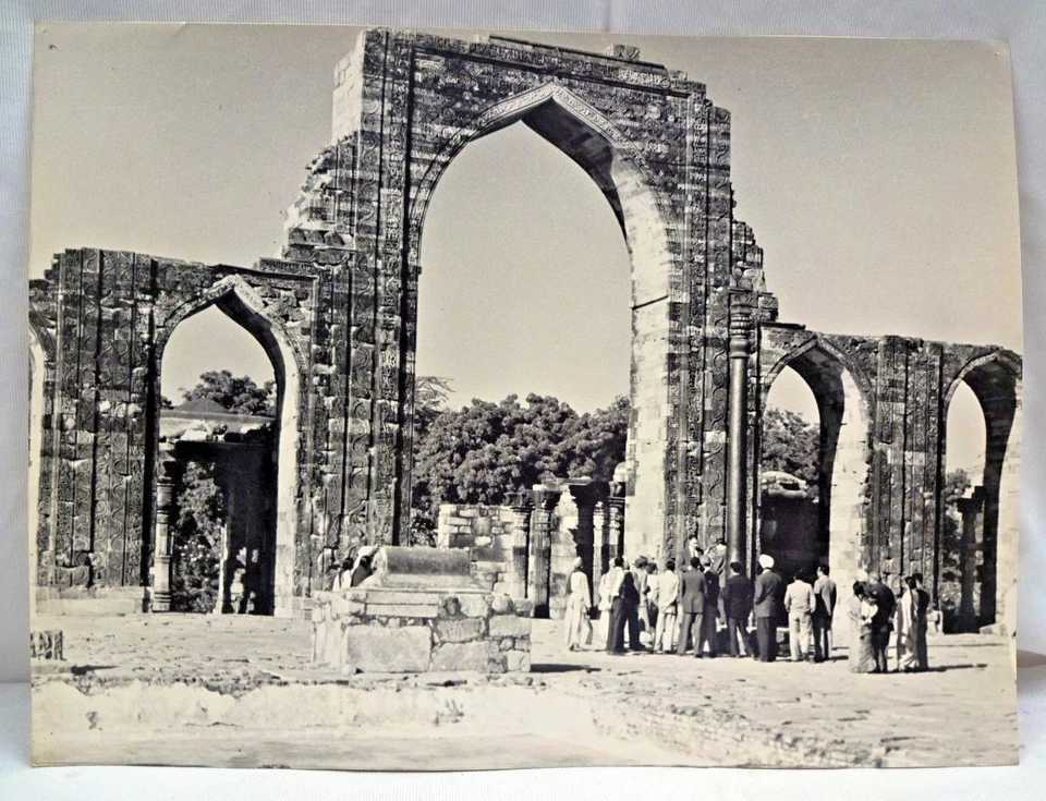 QUTUB MINAR COMPLEX VINTAGE BLACK & WHITE PHOTO COLLECTIBLES HERITAGE MONUMENT  - Image 1 of 2