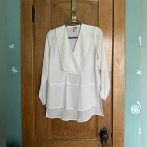 Weiße Bluse mit V-Ausschnitt - Bild 1 von 7