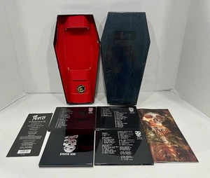 Misfits Coffin Box Set,4 Discs, Caroline Distribution Complete With Pin - Imagen 1 de 12