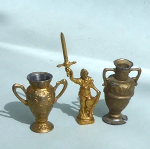 Vintage dolls house gilt warrier and urns. - Picture 1 of 6