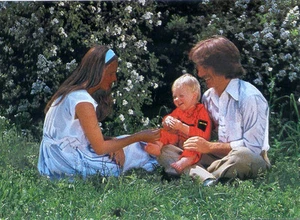 POSTAL Happy Family in Garden•3D plateada 4x6•Wonder Co. Tokio - Imagen 1 de 1