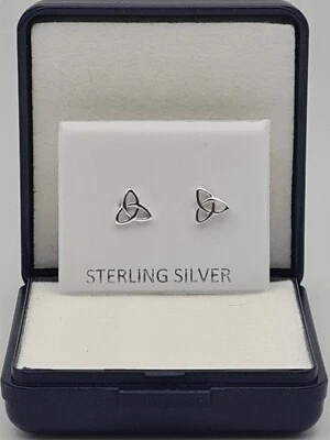 Pendientes de plata de ley 925 con nudo de triqueta de 6 mm orejas perforadas para mujer y niña Foto 1 de 4