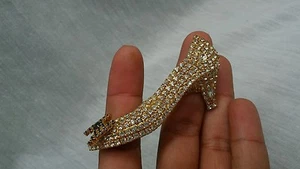 Cute vintage Dorothy Bauer sparkle rhinstone gold tone shoe pin brooch - Picture 1 of 8