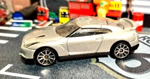 Lose - 2009 Hot Wheels Nissan GT-R - Metalflake Silver - HW neue Modelle - Bild 1 von 6