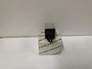 MITSUBISHI TRUCK 24 VOLT RELAY NEW GENUINE - Picture 1 of 2