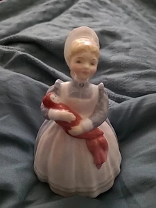 Royal Doulton "The Rag Doll" HN2142 Inghilterra Bone China abito blu 4,5" vintage - Foto 1 di 9