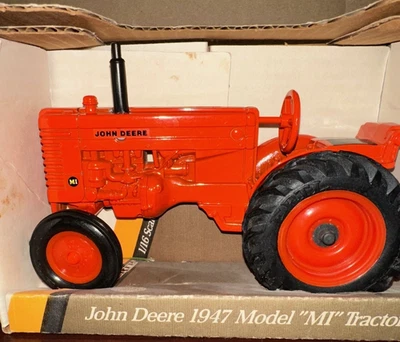 Trattore Ertl 1/16 JOHN DEERE 1947 modello MI #5628 COSÌ COM'È - Immagine 1 di 3
