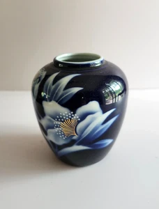 Japanese Porcelain Fukagawa Style Cobalt Blue Vase w/White Flowers & Gold Lines - Picture 1 of 7