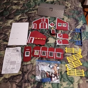 Breyer Pferd Stallgefährten rot Stallset mit zwei Pferdetrog Zaunfässer - Bild 1 von 4