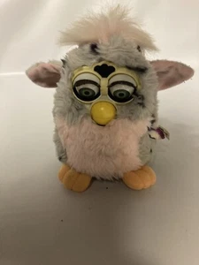 Furby Tiger elettronica grigio rosa macchie nere giocattolo non funzionante  - Foto 1 di 2