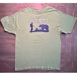 The Duck Company Bear Vegetarian Funny Graphic Green T-Shirt Adult Size L - Picture 1 of 7