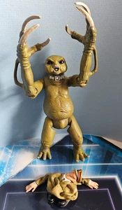 Doctor Who Slitheen Figur & Hautanzug. Staffel 1, 9. Dr Ära - Bild 1 von 15