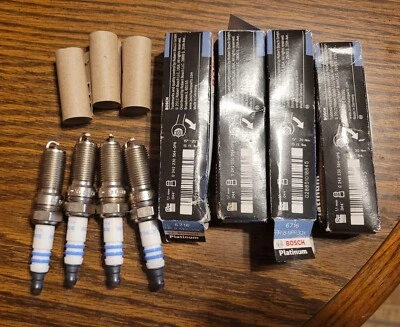 Vela de ignição OE platina 6716 4 peças Bosch Chevrolet Malibu GMC Envoy Pontiac G5 - Imagem 1 de 4