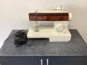 Vintage Singer Sewing Machine - Picture 1 of 5