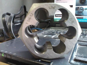 1 1/4"-12 ACERO AL CARBONO HEXAGONAL RE-ROSCADO TROQUEL - Imagen 1 de 1