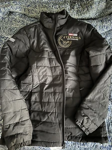 Marvel Studios Eternals Movie Cast Crew Jacket Medium Rare Promo Angelina Jolie - Bild 1 von 6