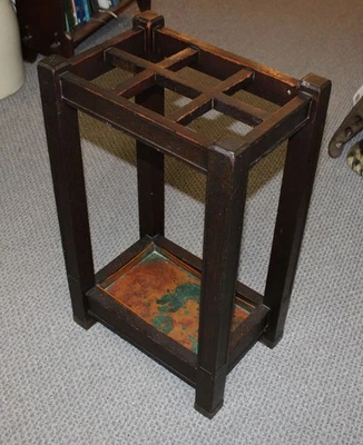 Antiguo soporte paraguas Mission Arts and Crafts de caoba con bandeja de cobre Foto 1 de 4