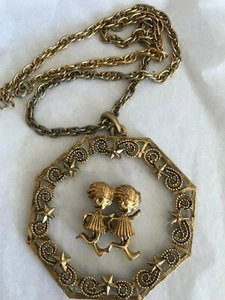 Vintage Unique Twins Large Octagon Pendant Necklace Goldtone - Picture 1 of 6