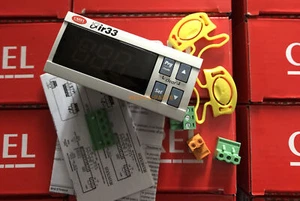 ONE New CAREL IR33W7LR20 Temperature Controller - Picture 1 of 5