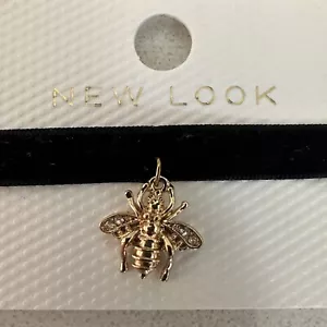 CUTE BEE CHOKER NECKLACE BLACK VELVET BAND WITH GOLD BEE CHARM ADJUSTABLE LENGTH - Picture 1 of 9