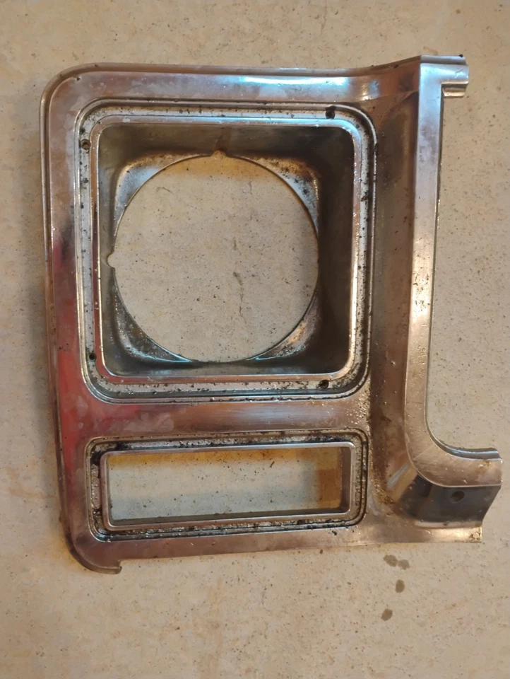 原始设备制造商 1979 雪佛兰 GMC 卡车 C10 K10 方形车身右手车头灯边框装饰 — 第 1/4 张图片