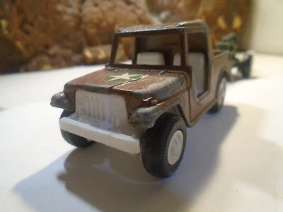 TOOTSIETOY 1/48 SCALE  DIECAST MILITART JEEP WITH TOWED 105 HOWITZER     1-201-1 - Image 1 of 4