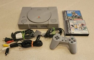 Sony PlayStation 1 PS1 Konsole SCPH-5501 mit 1 Controller - Kabel & 2 Spiele - Bild 1 von 16