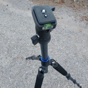 Treppiede Dolica LA600 Proline 60" da viaggio in alluminio con testa a sfera e con custodia - Foto 1 di 9