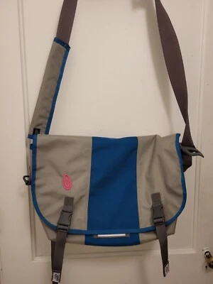 Bolsa carteiro Timbuk2 média guerreira D-Lux acolchoada bolsos para laptop azul rosa cinza  - Imagem 1 de 4