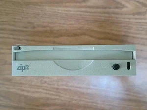 Iomega Z100ATAPI Zip Drive 100 MB Internal IDE Beige RARE MANUAL EJECT OVERRIDE - Afbeelding 1 van 6