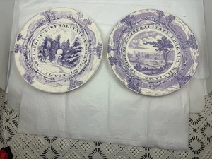 2 Wedgwood Williams College lila weiß Keramik Porzellan Teller England - Bild 1 von 6