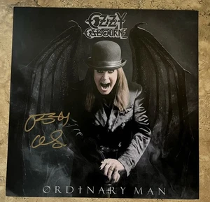 Póster litográfico firmado por Ozzy Osbourne 12x12 certificado por Beckett LEER - Imagen 1 de 2