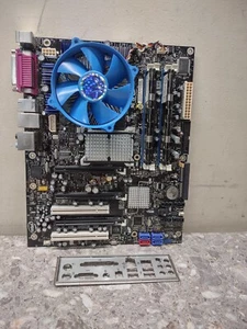 MOTHERBOARD INTEL D975XBX2KR W/ CORE 2 6700 2.66GHZ / 4GB RAM I/0 SHIELD COMBO ! - Picture 1 of 11
