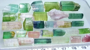 Magnifiques cristaux finis tourmaline multicolores très belle qualité 258 carats - Photo 1/6