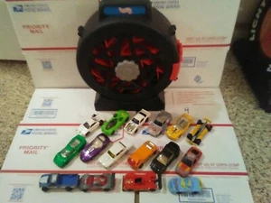 98'Mattel Hot Wheels Tire Sto & Go Race Car Case lot of 16 Car Storage Blk Red - Picture 1 of 12