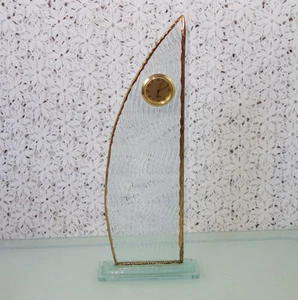 Reloj velero dorado vintage 1995 arte náutico vidrio escultura movimiento cuarzo - Imagen 1 de 11